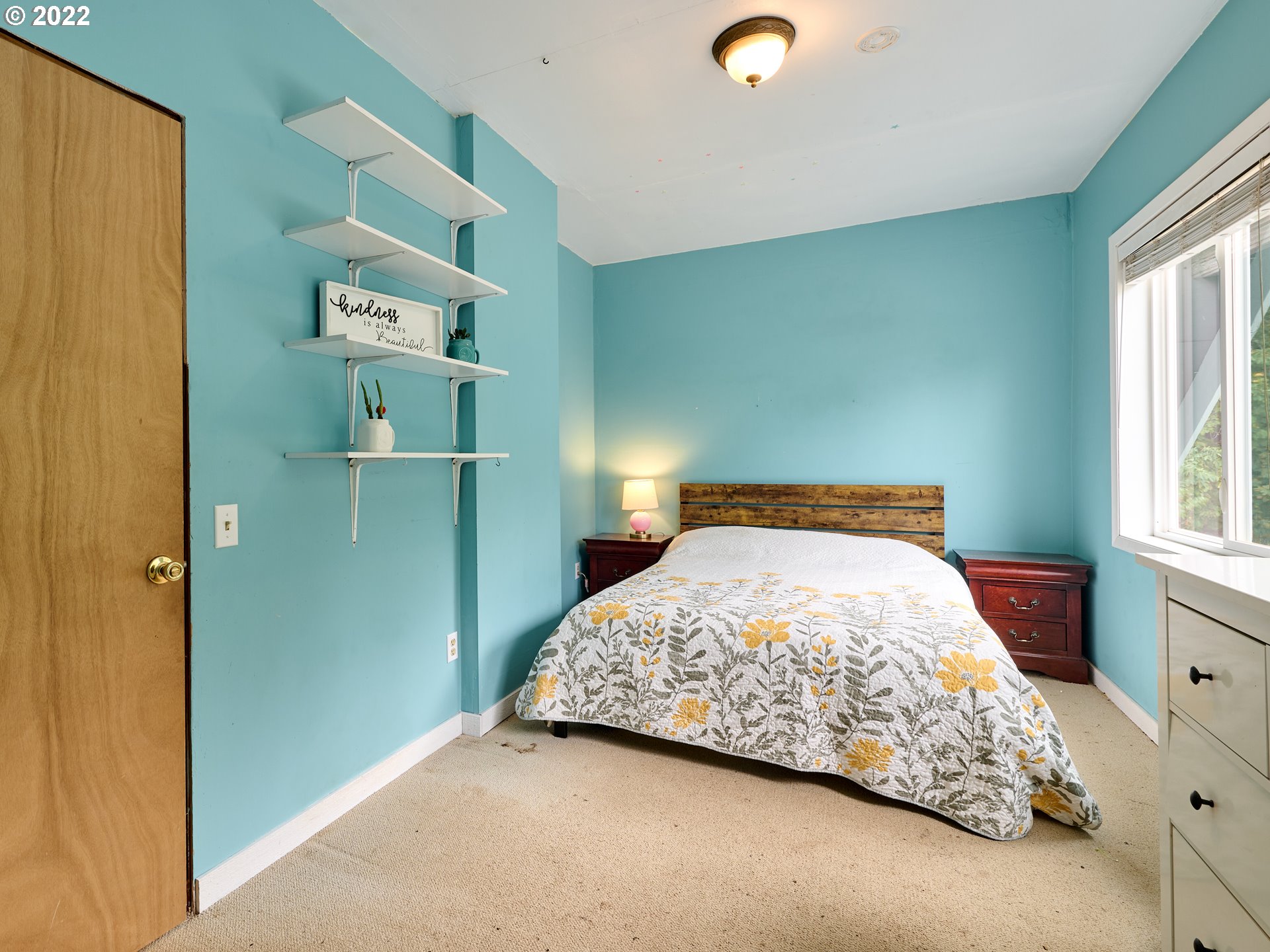 22350 South Bee Hill Road Colton, OR 97017 - Photo 15 of 32 a bedroom with a bed and a window