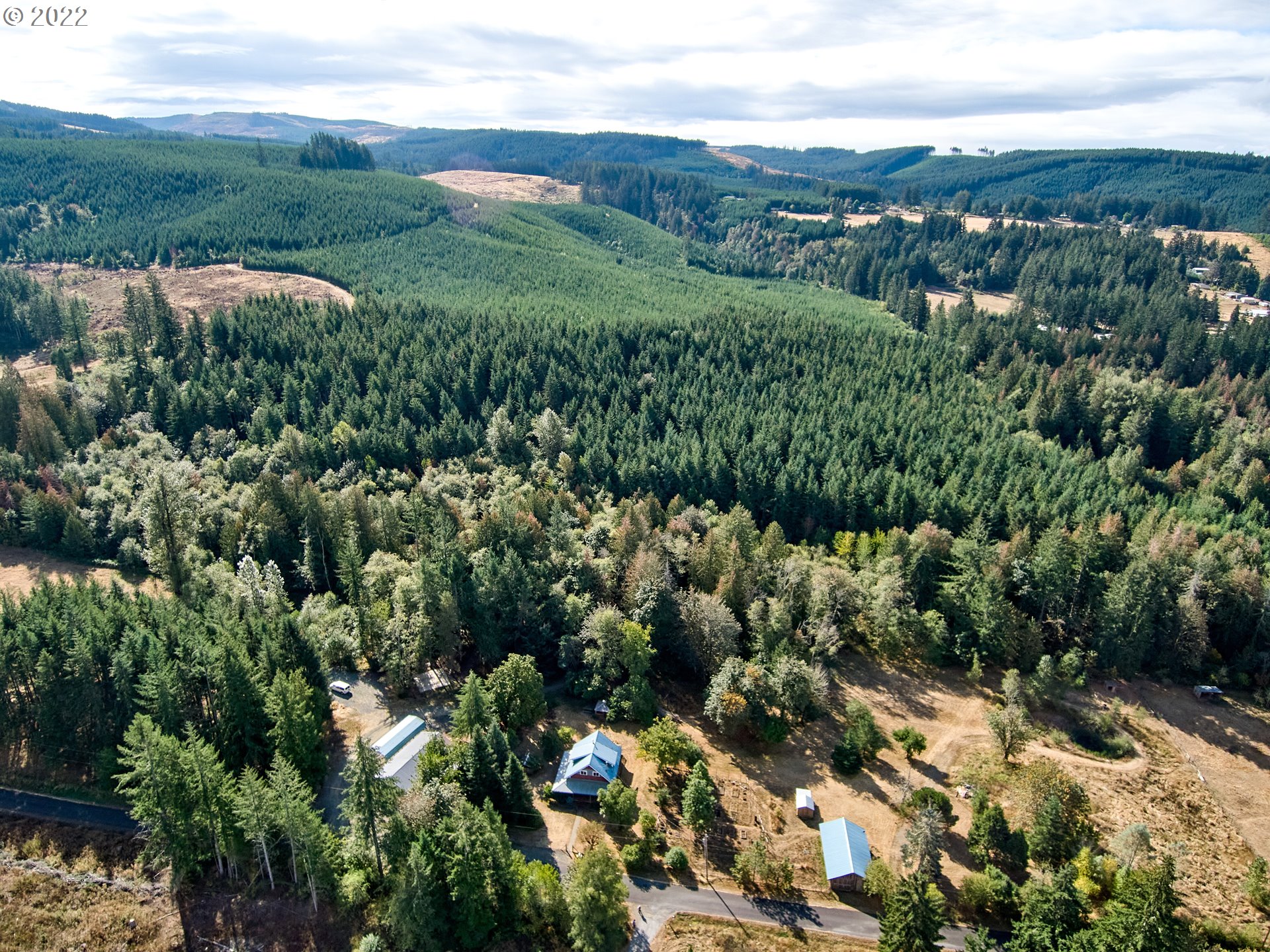22350 South Bee Hill Road Colton, OR 97017 - Photo 32 of 32 a view of a city with green field
