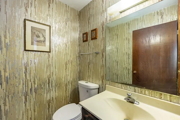 $3,500 | 62 East Fox Hill Drive, Buffalo Grove, IL 60089