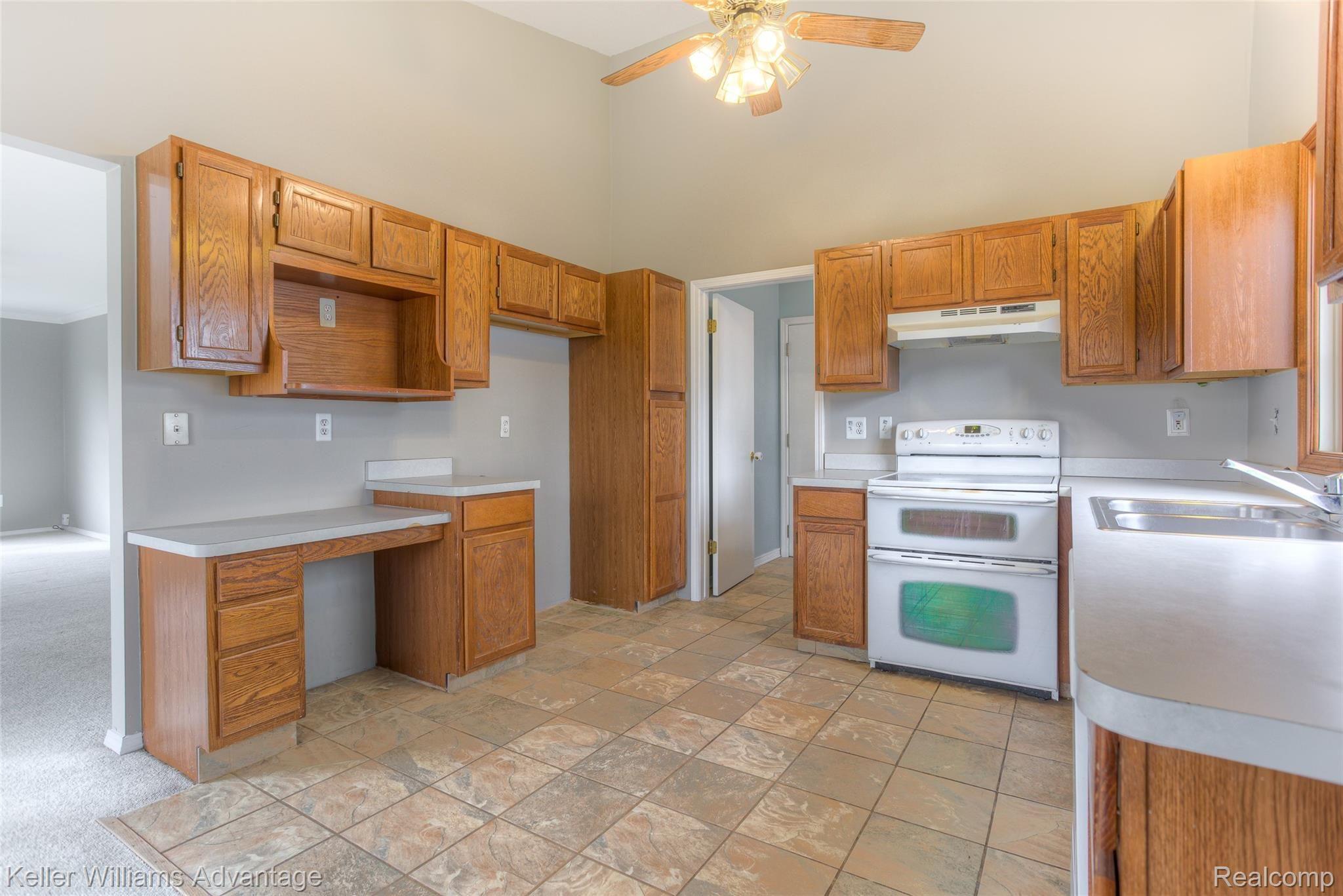 2651 Brookhaven Road Canton, MI 48188 - Photo 25 of 48 2651 Brookhaven interiors (18).jpg