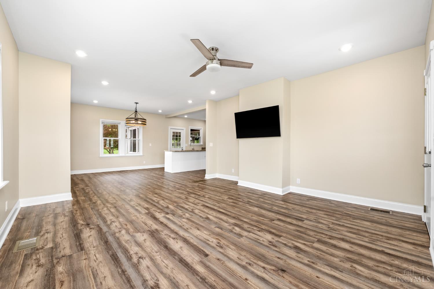 8708 Blue Ash Road Cincinnati, OH 45242 - Photo 8 of 25 Gallery Image 8