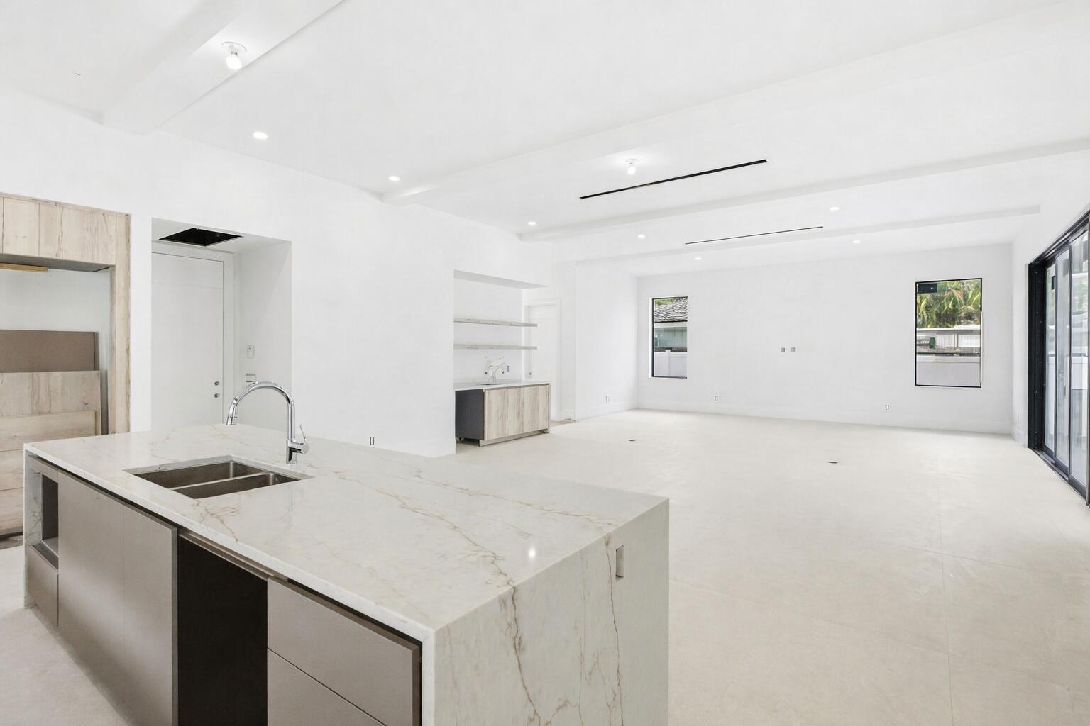 213 Northeast 9th Street Delray Beach, FL 33444 - Photo 3 of 18 Kitchen