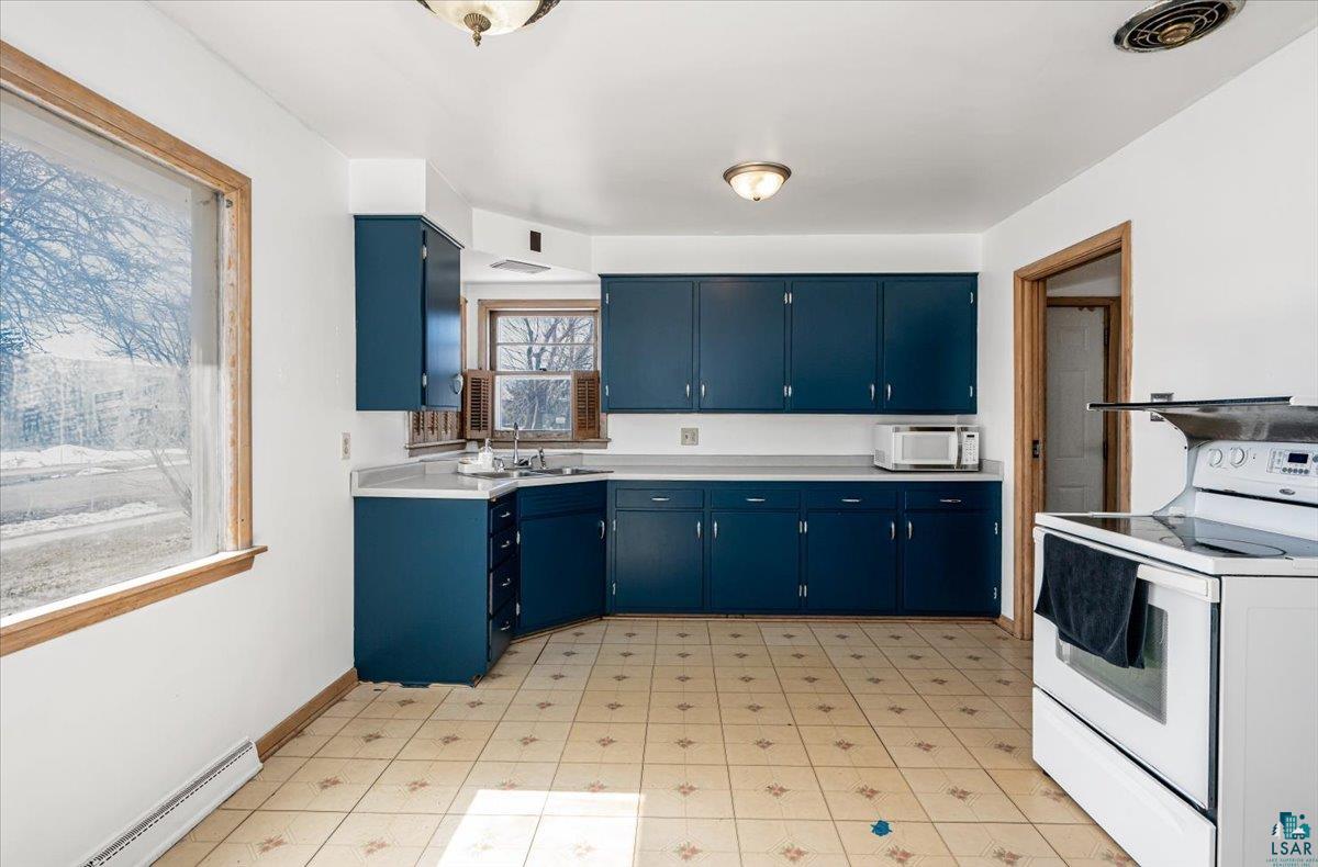 403 North 12th Street Superior, WI 54880 - Photo 2 of 24