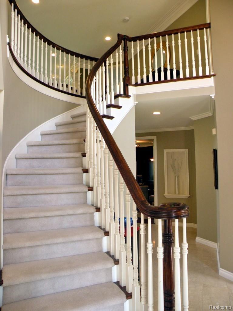 3552 Heron Ridge Drive Rochester, MI 48309 - Photo 15 of 29 Staircase