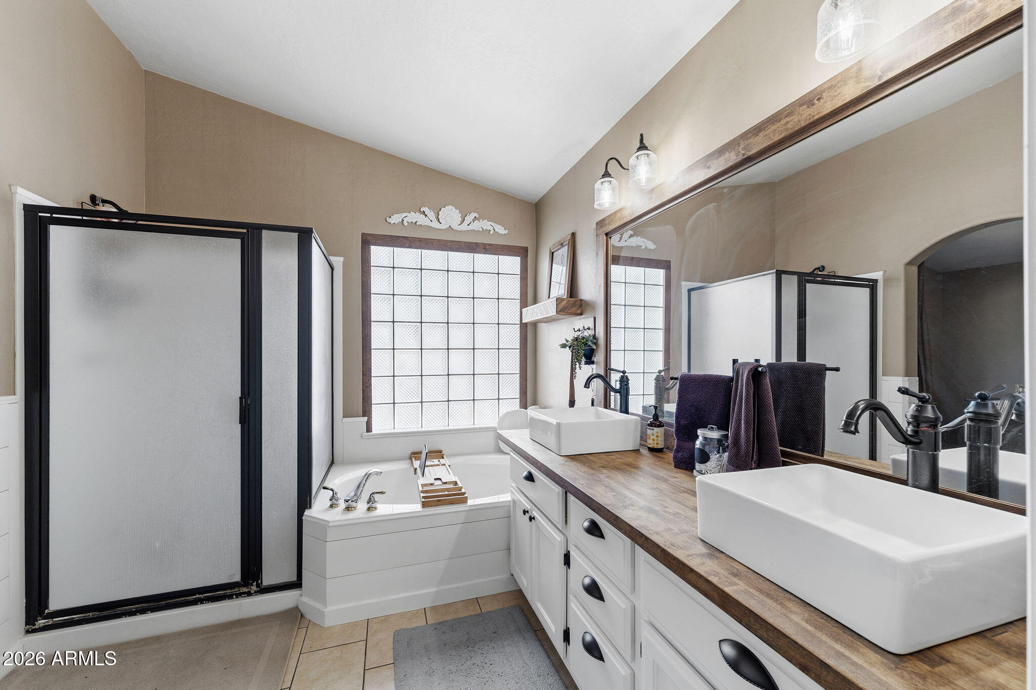 844 North Oracle Circle Mesa, AZ 85203 - Photo 19 of 34 a large bathroom with a large tub sink and mirror