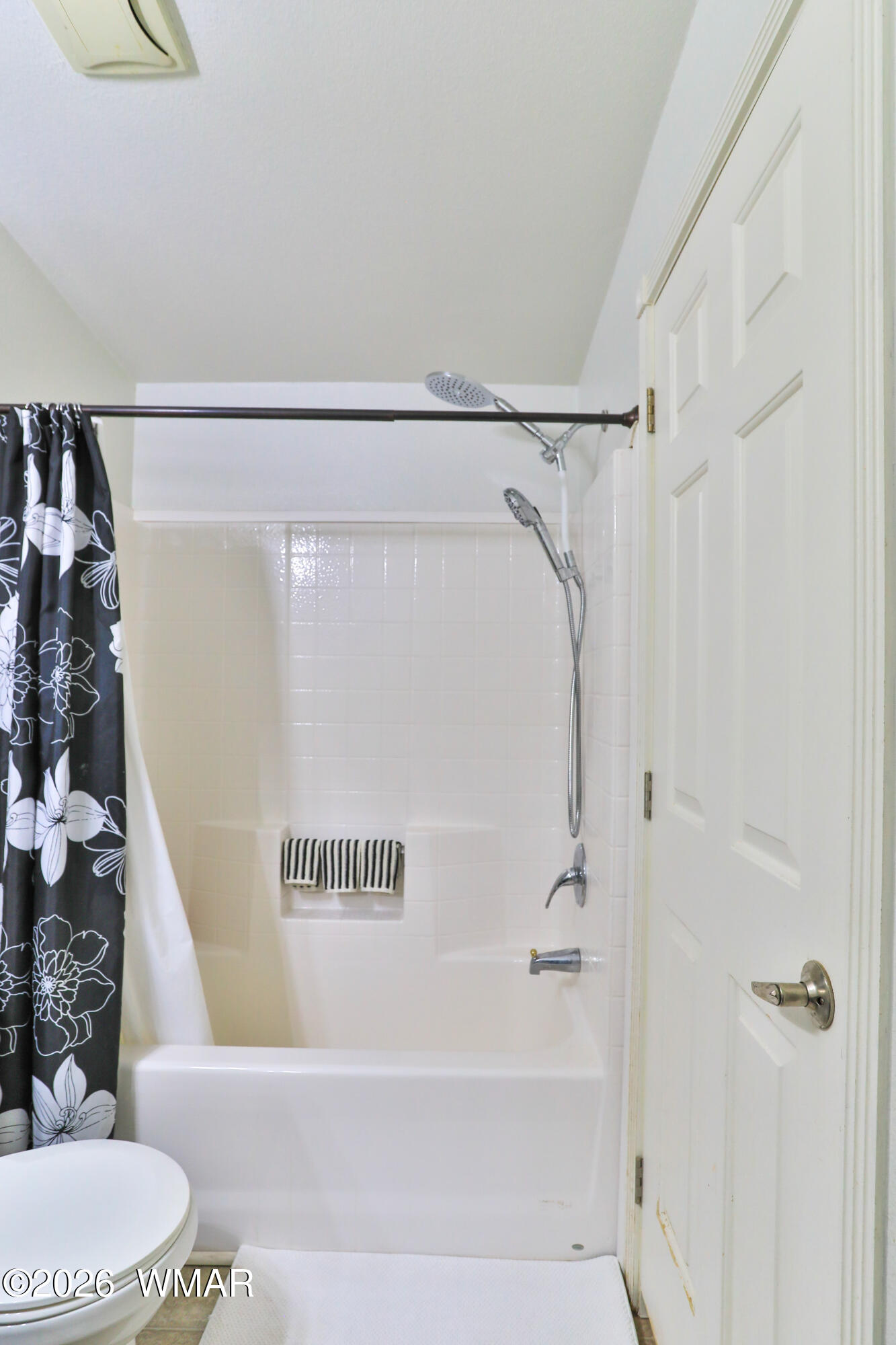 4402 McLaws Road Holbrook, AZ 86025 - Photo 42 of 46 Shared Bathroom (1)