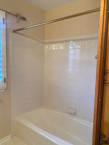 $4,000 | 1626 South Luther Avenue, Oakbrook Terrace, IL 60181