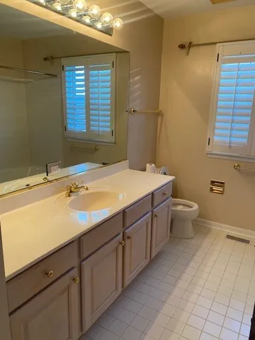 $4,000 | 1626 South Luther Avenue, Oakbrook Terrace, IL 60181