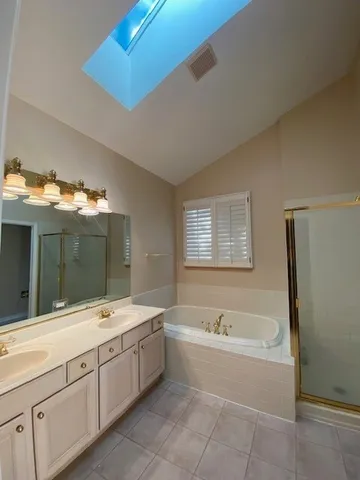 $4,000 | 1626 South Luther Avenue, Oakbrook Terrace, IL 60181