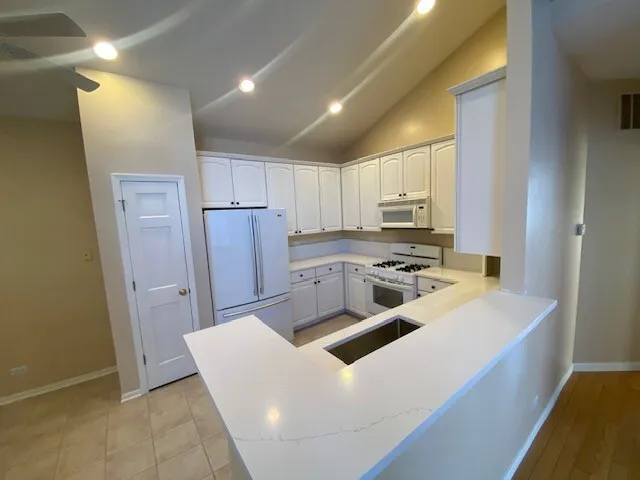 $4,000 | 1626 South Luther Avenue, Oakbrook Terrace, IL 60181