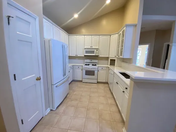 $3,800 | 1626 South Luther Avenue, Oakbrook Terrace, IL 60181