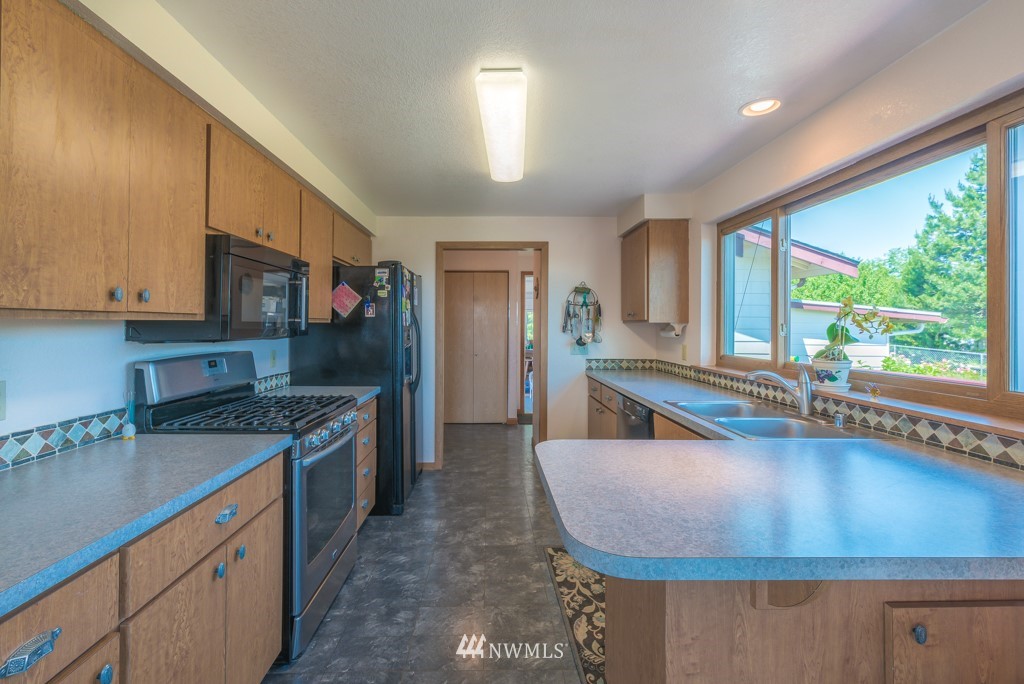 2497 Mountain View Road Ferndale, WA 98248 - Photo 10 of 32