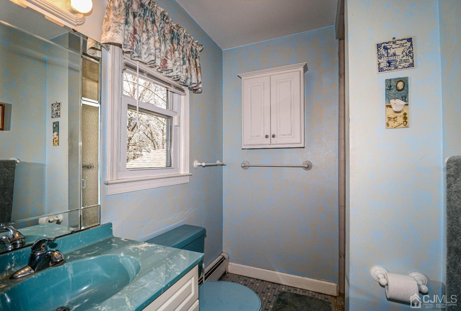 5 Pendleton Place Edison, NJ 08820 - Photo 25 of 37 a room with a bed and a window