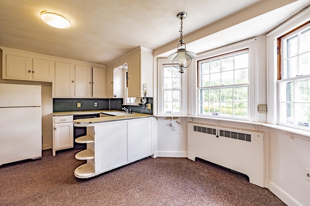11 Benz Street Springfield, MA 01118 - Photo 8 of 33 Gallery Image 8