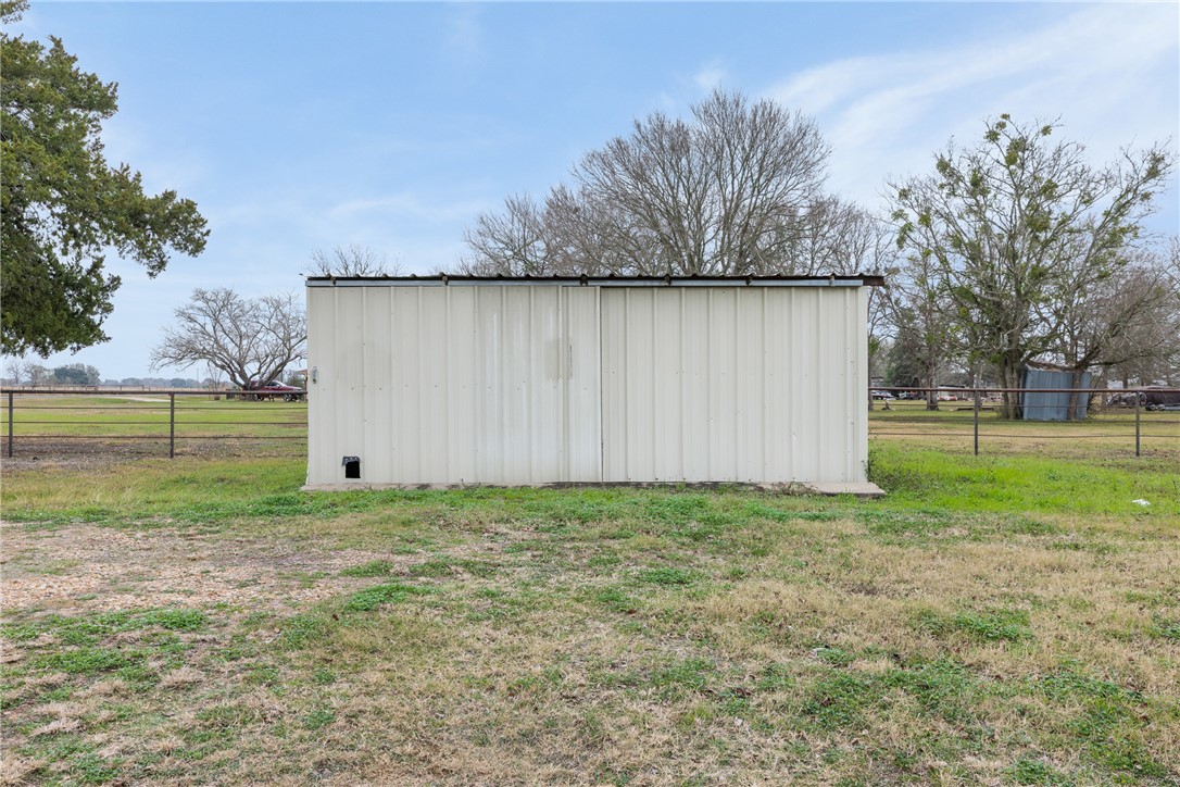 1172 County Road 268 Somerville, TX 77879 - Photo 6 of 40 a view of a backyard with large trees