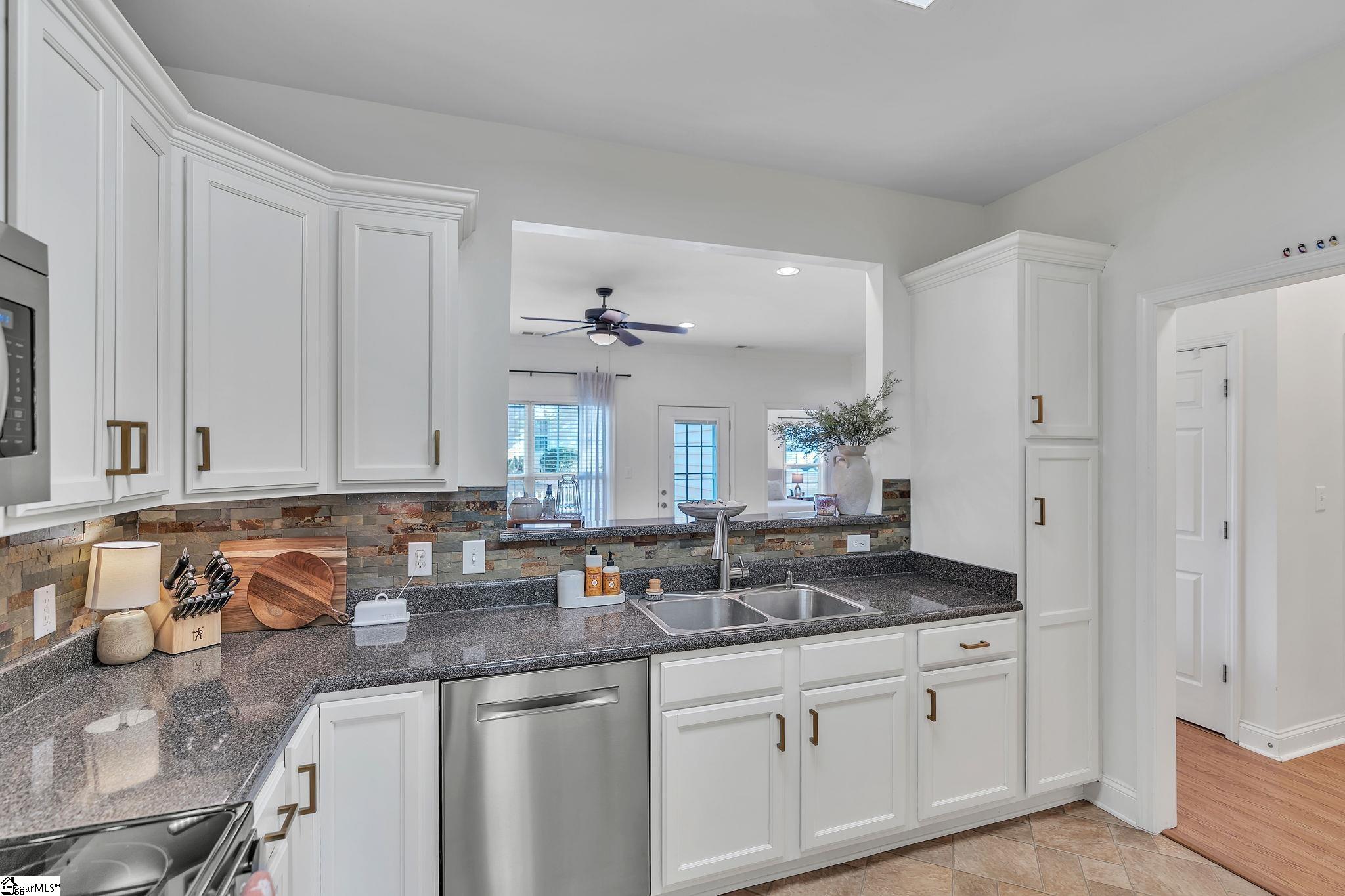 4 Walking Court Greenville, SC 29607 - Photo 6 of 33