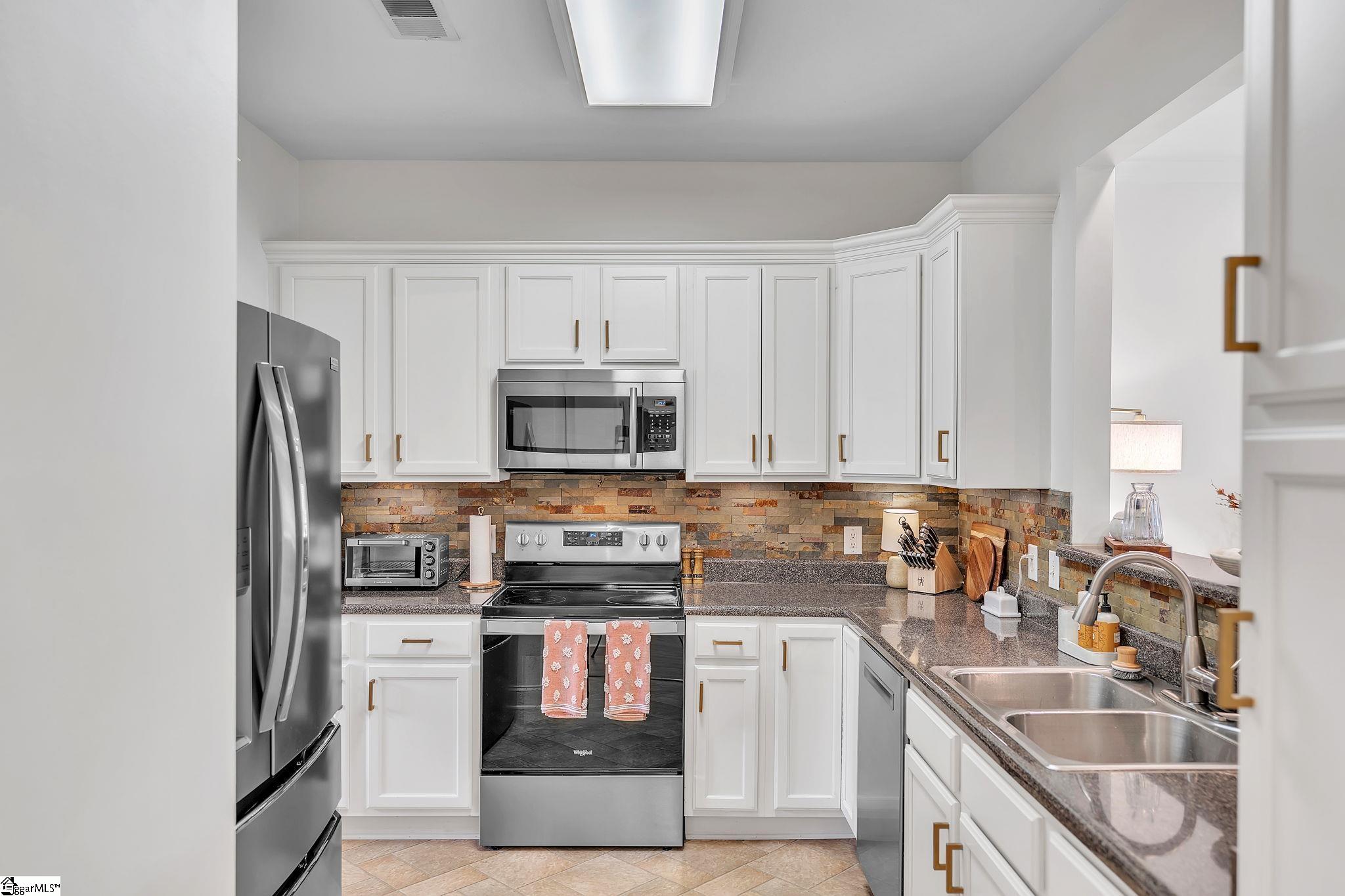 4 Walking Court Greenville, SC 29607 - Photo 7 of 33