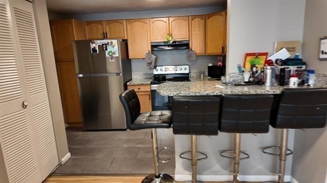 99 Cluff Crossing Road, Unit C12 Salem, NH 03079 - Photo 5 of 6 a kitchen with stainless steel appliances a refrigerator and a stove
