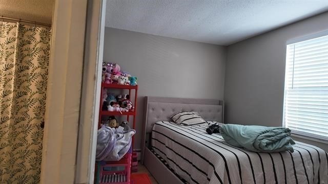 99 Cluff Crossing Road, Unit C12 Salem, NH 03079 - Photo 6 of 6 a bedroom with a bed and a window