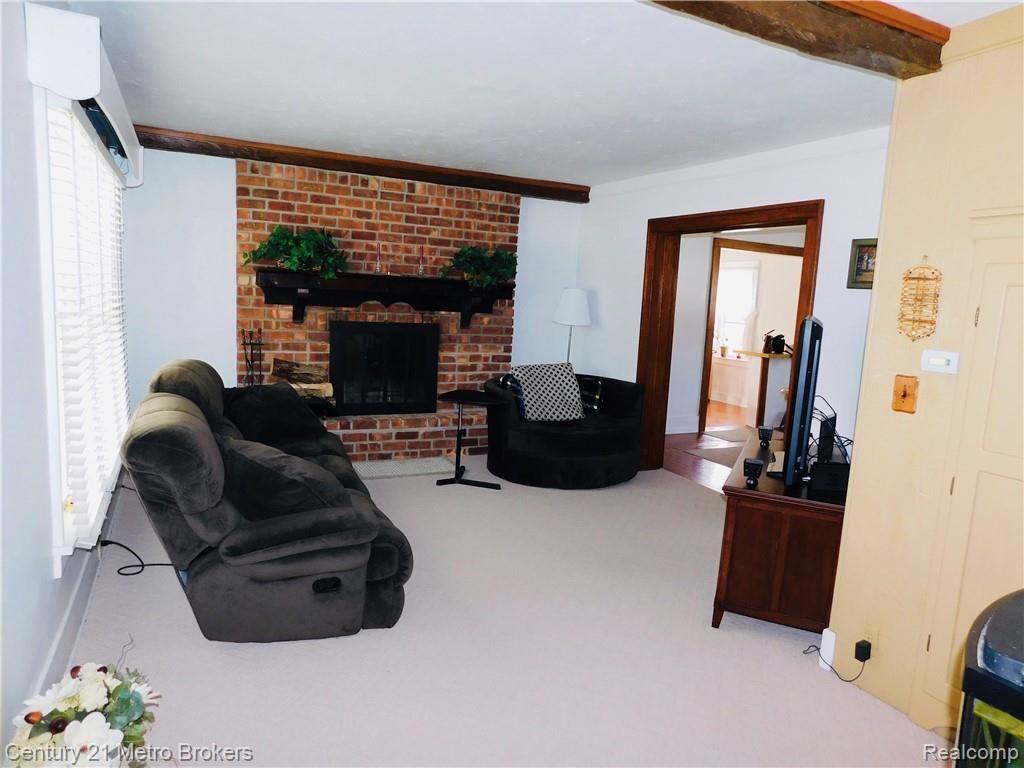 4204 Calkins Road Flint, MI 48532 - Photo 2 of 16 DSCN0043.jpg