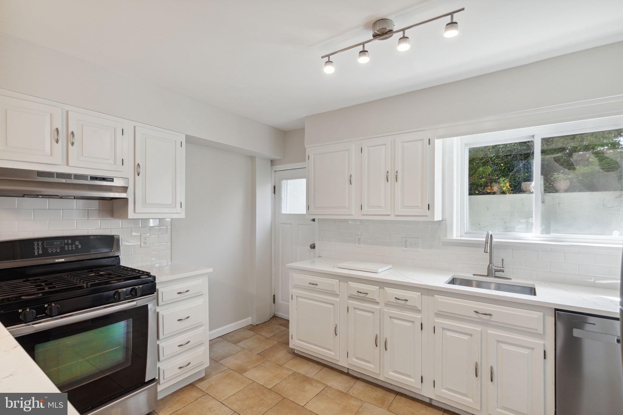 732 Carpenter Street Philadelphia, PA 19147 - Photo 10 of 29