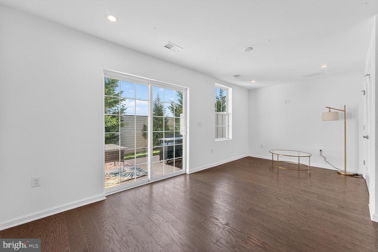 208 Prestige Road Brick, NJ 08723 - Photo 4 of 34