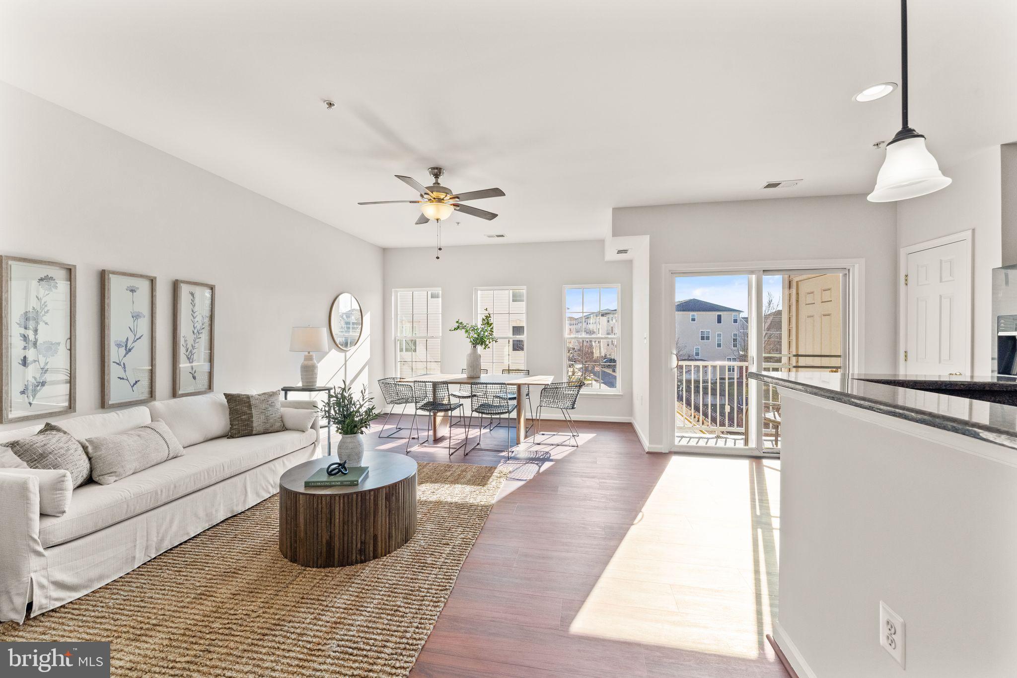 6072 Wicker Lane, Unit 160 Centreville, VA 20121 - Photo 15 of 58 a living room with furniture