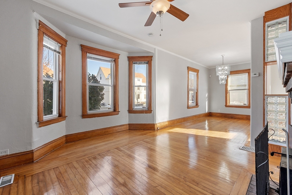 3 Franconia Street Worcester, MA 01602 - Photo 4 of 35