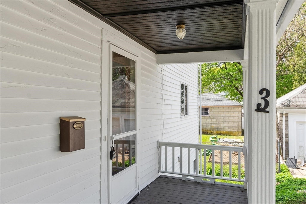 3 Franconia Street Worcester, MA 01602 - Photo 4 of 40