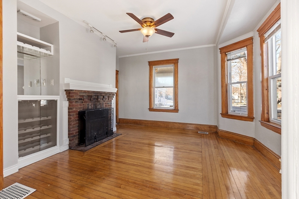 3 Franconia Street Worcester, MA 01602 - Photo 7 of 40
