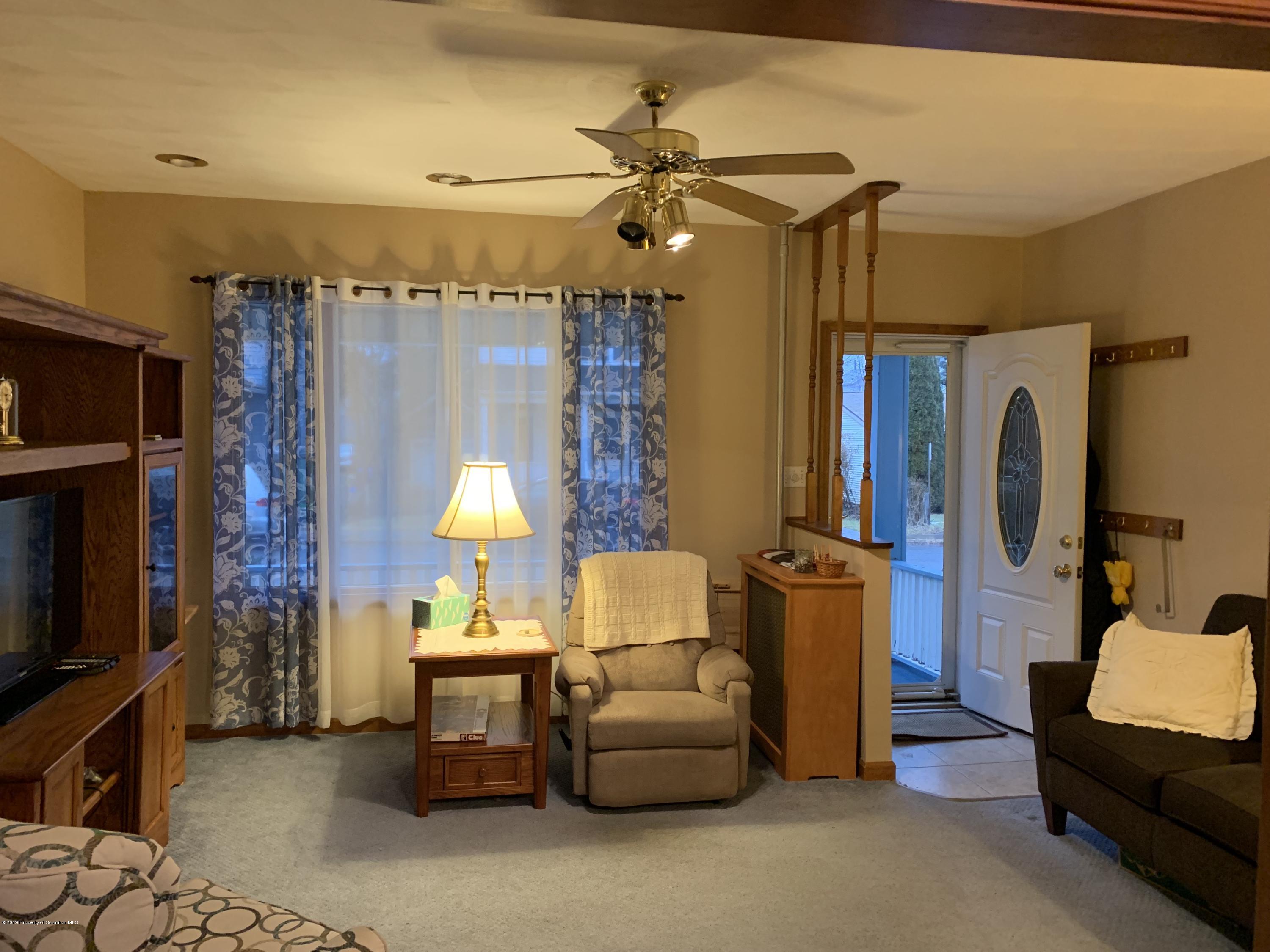 1131 Lloyd Street Scranton, PA 18508 - Photo 4 of 44