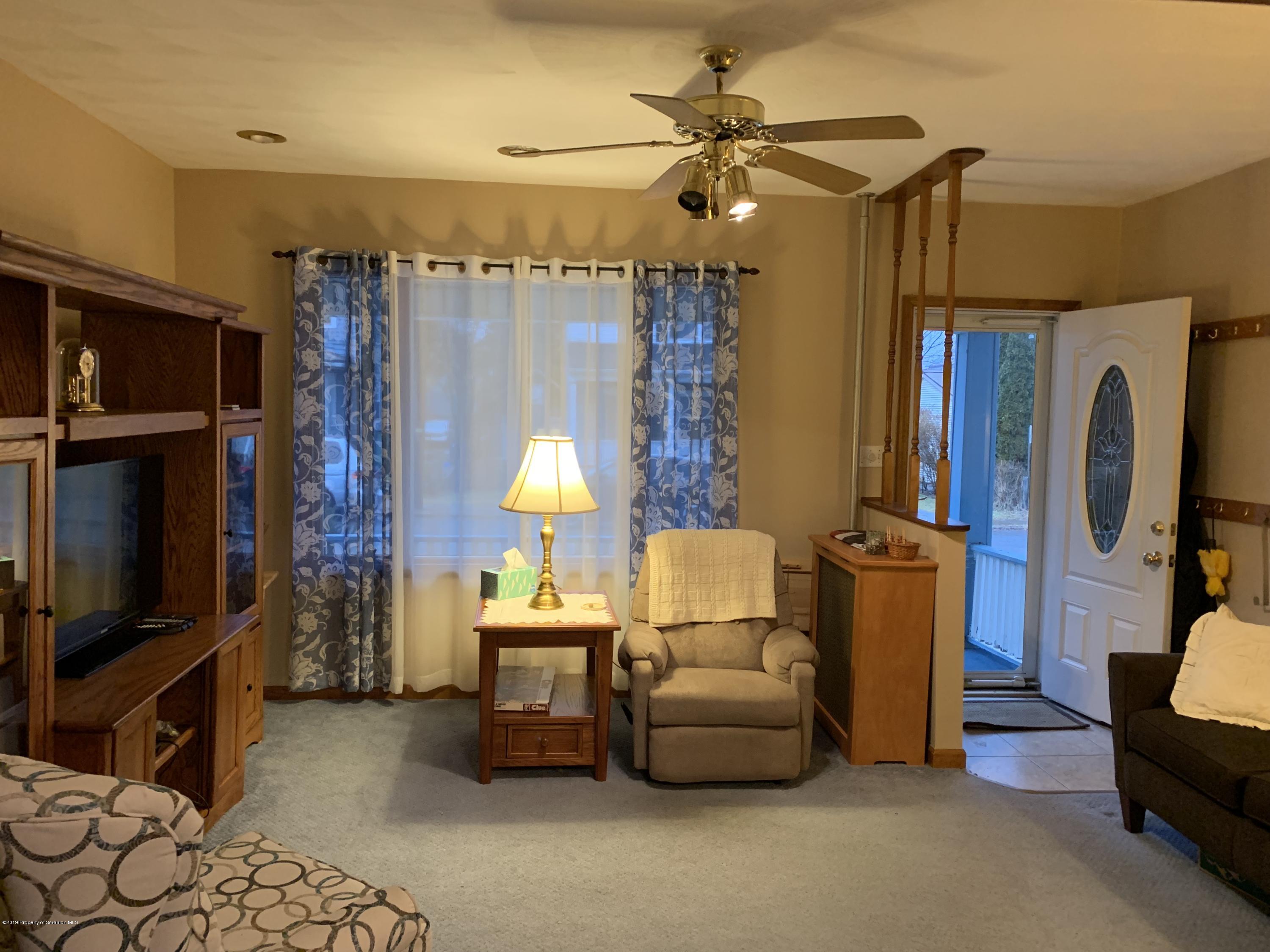 1131 Lloyd Street Scranton, PA 18508 - Photo 5 of 44