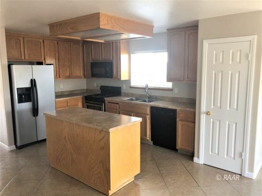 1128 Porter Street Ridgecrest, CA 93555 - Photo 6 of 21