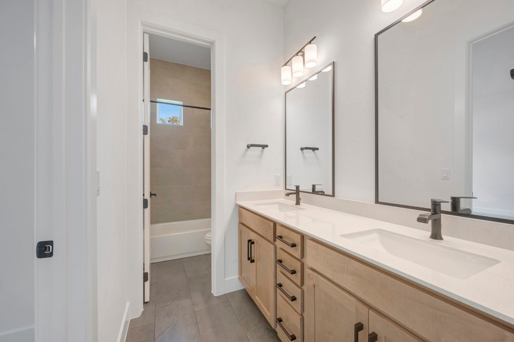 438 Rees Lndg Road Spicewood, TX 78669 - Photo 33 of 40 Bathroom 2
