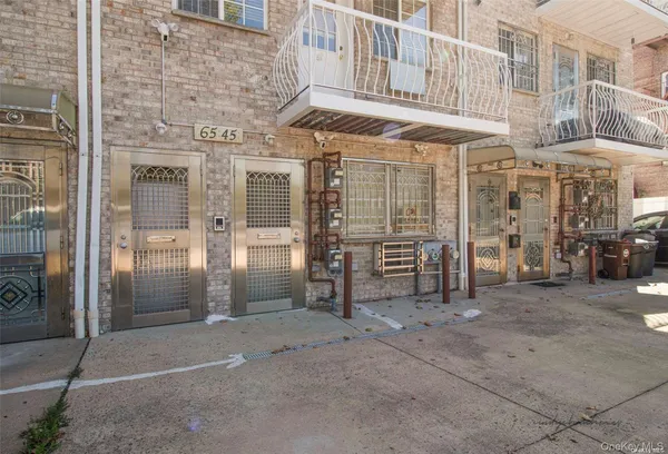 $2,600 | 65-45 110th Street, Unit 2 | Forest Hills