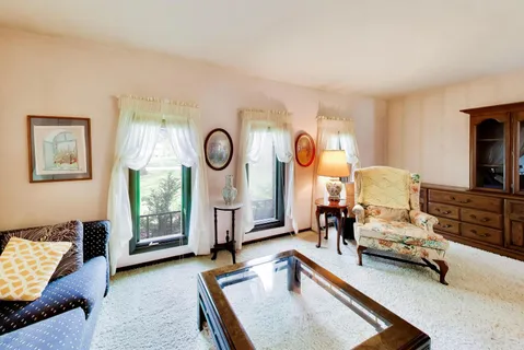 $300,000 | 26339 South Woodlawn Avenue, Crete, IL 60417
