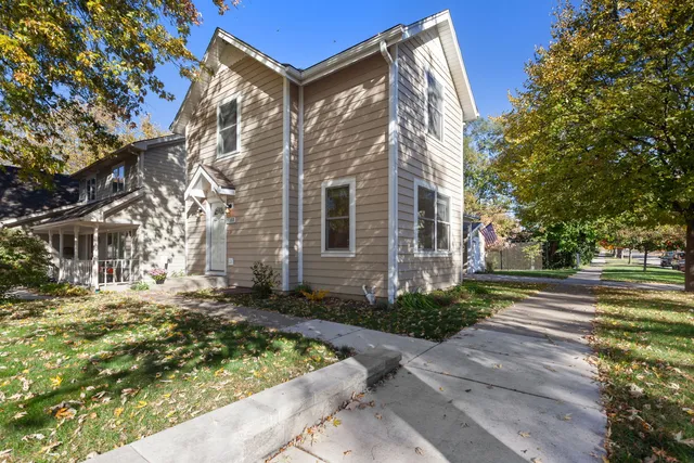 $459,000 | 5333 Fairview Avenue, Downers Grove, IL 60515