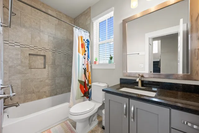 $4,500 | 915 Banyon Street, Austin, TX 78757