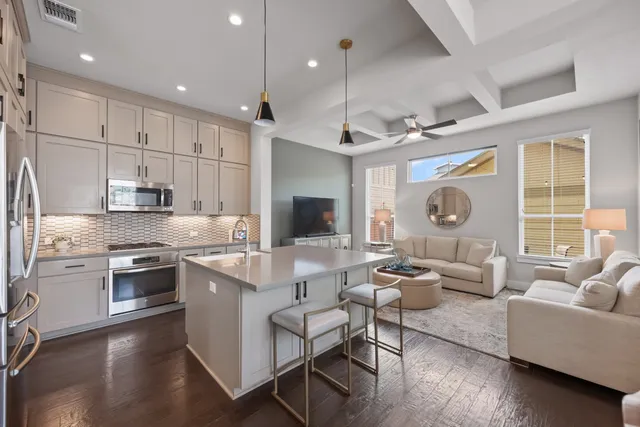 $4,500 | 915 Banyon Street, Austin, TX 78757