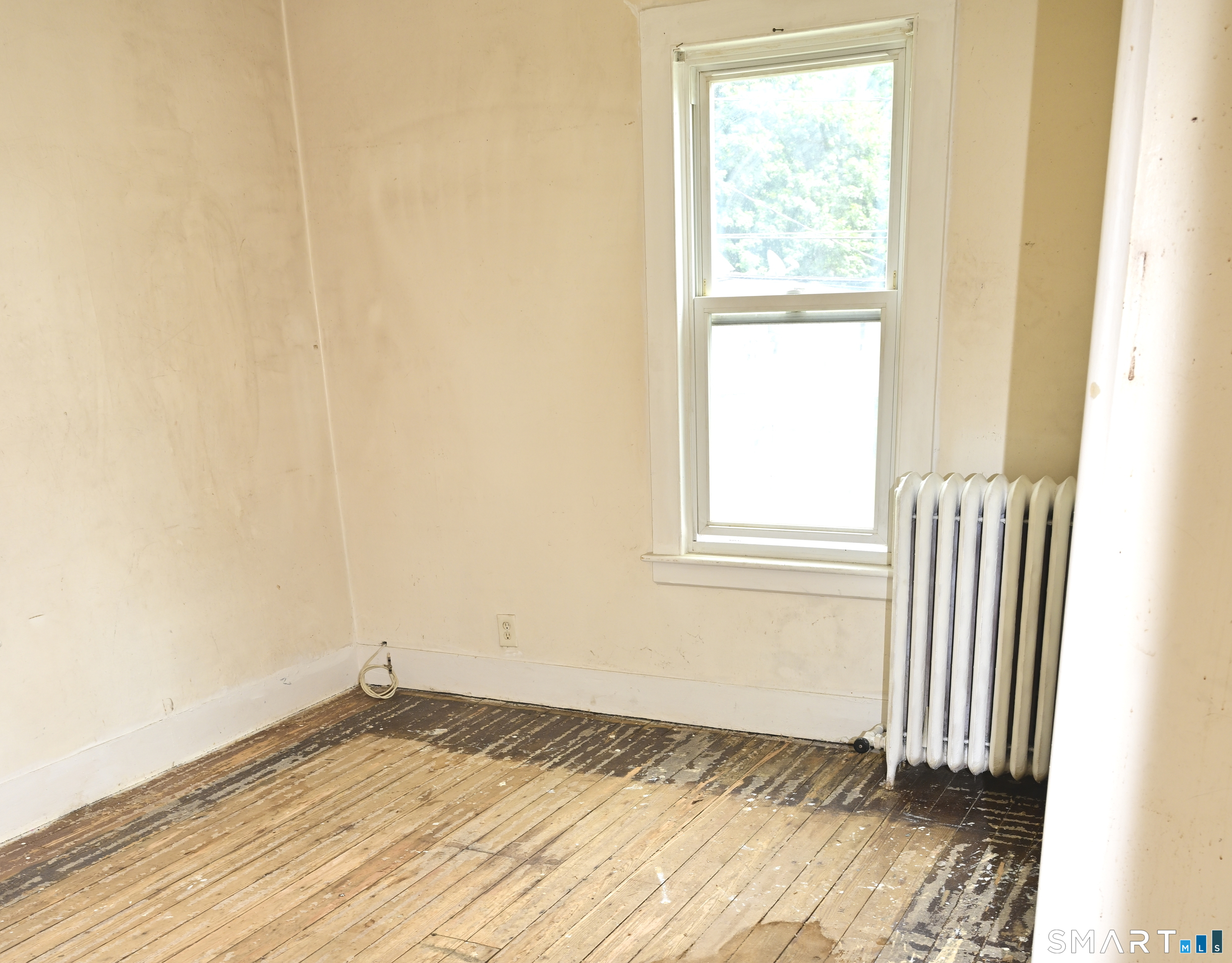 29 Locke Street Ansonia, CT 06401 - Photo 28 of 39 Right side Unit Up stair bedroom 3