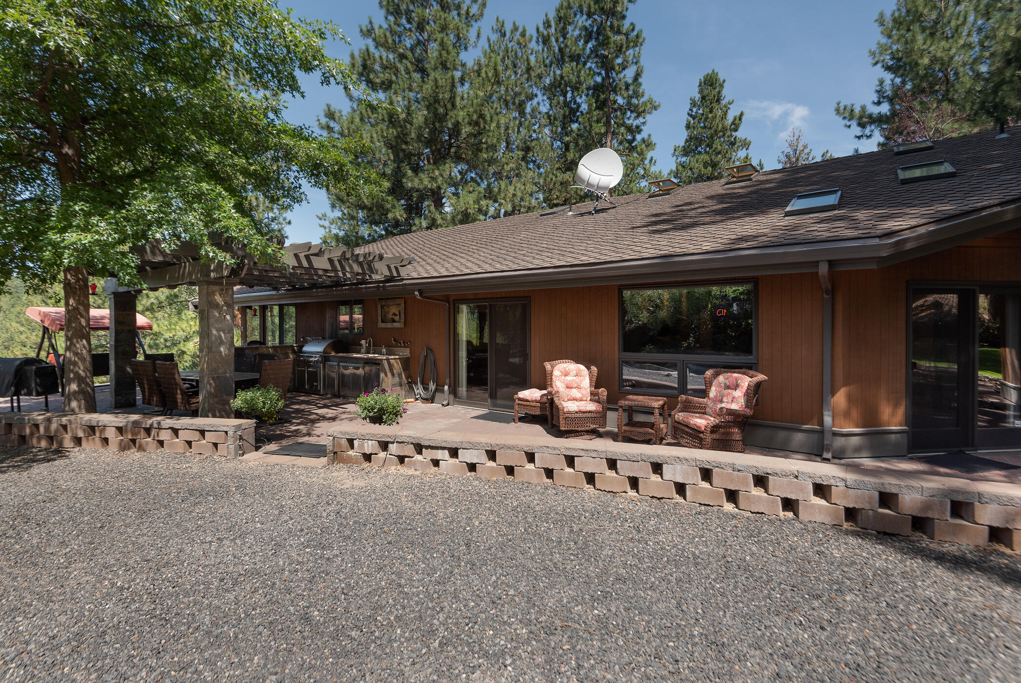 18830 Shoshone Road Bend, OR 97702 - Photo 45 of 49 44 OUTDOOR KITCHEN from side