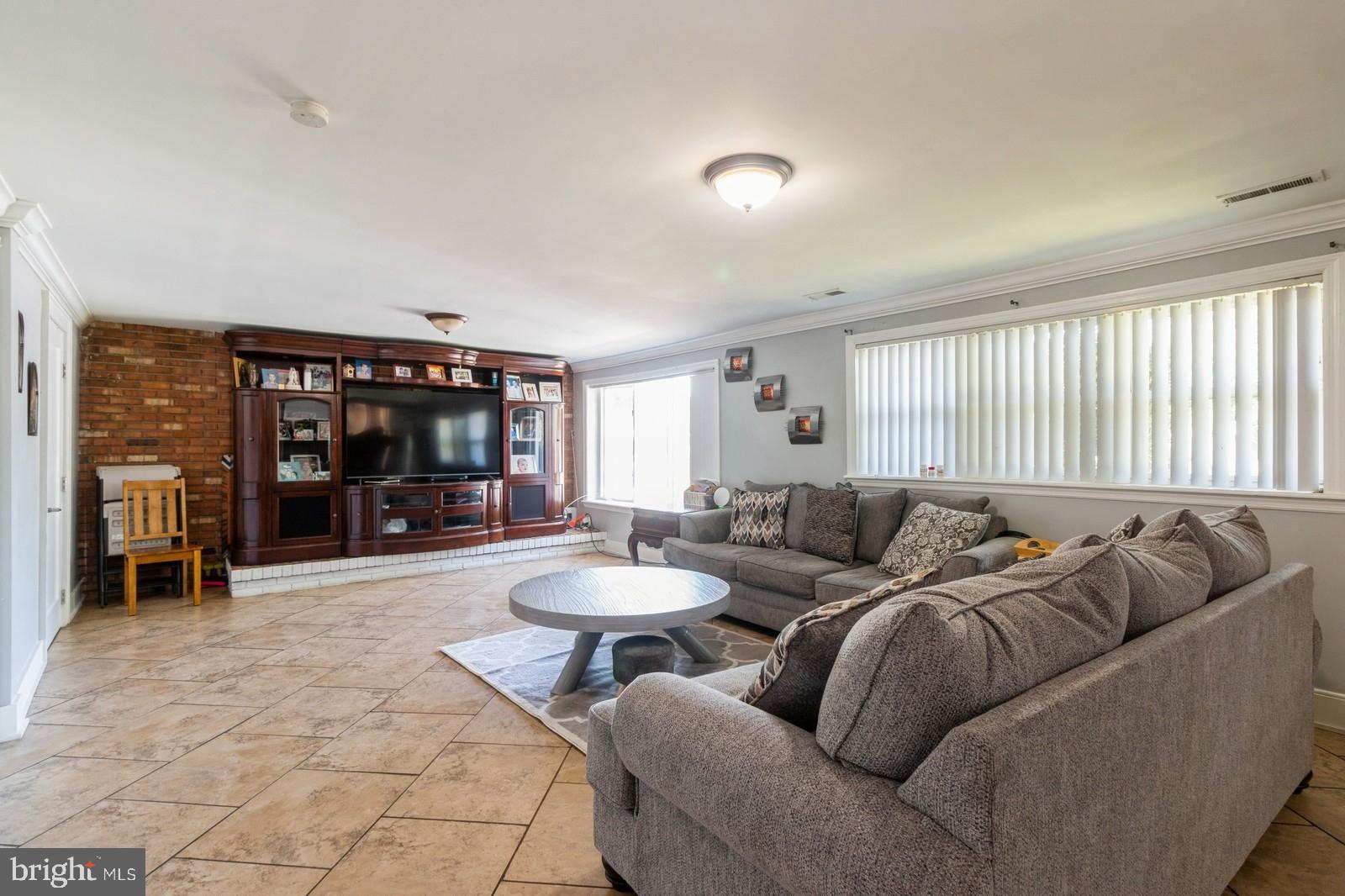 738 Woodlane Road Beverly, NJ 08010 - Photo 9 of 25 Gallery Image 9