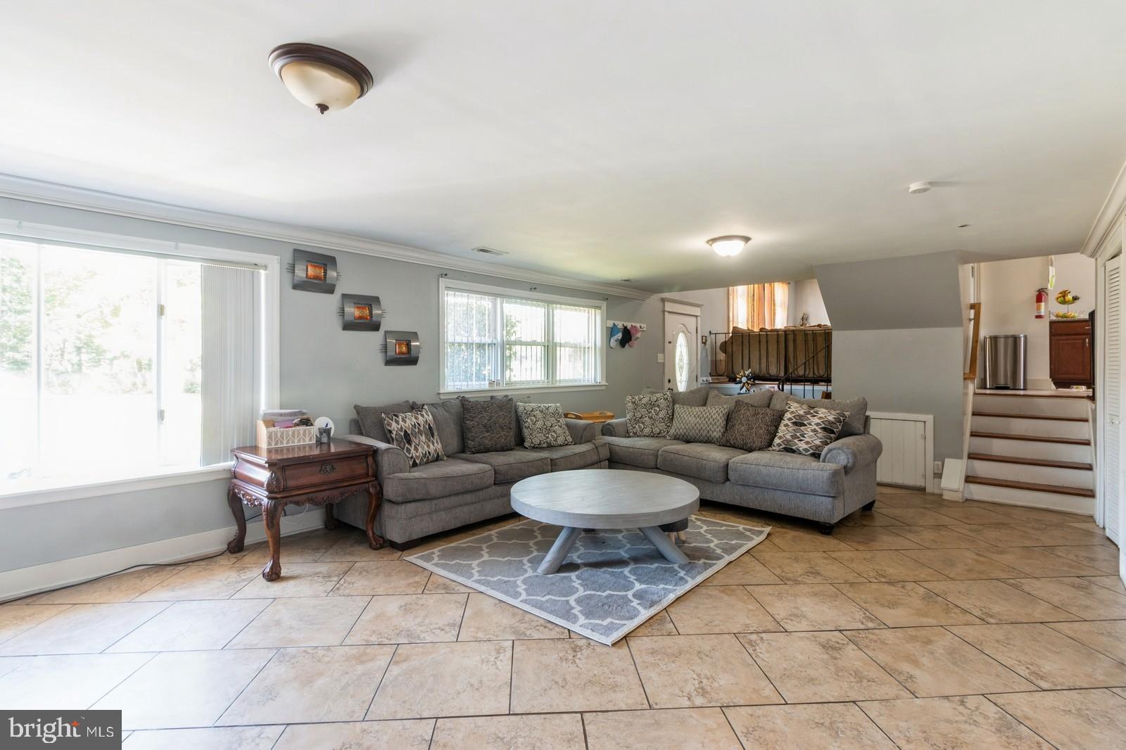 738 Woodlane Road Beverly, NJ 08010 - Photo 10 of 25 Gallery Image 10