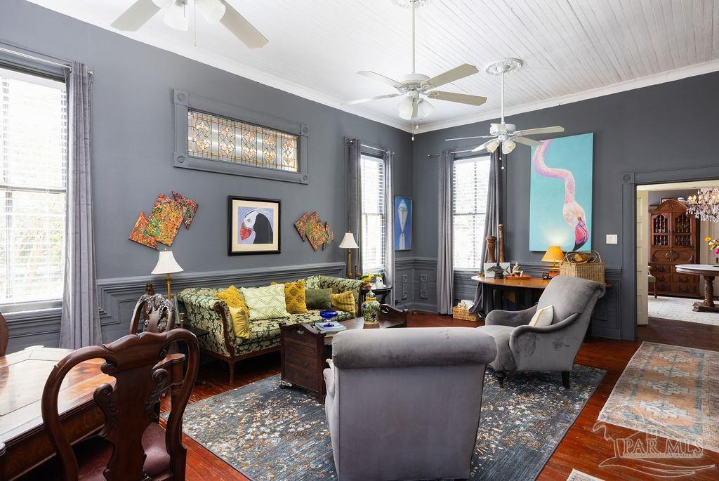 714 East La Rua Street Pensacola, FL 32501 - Photo 11 of 63 a living room with furniture and window