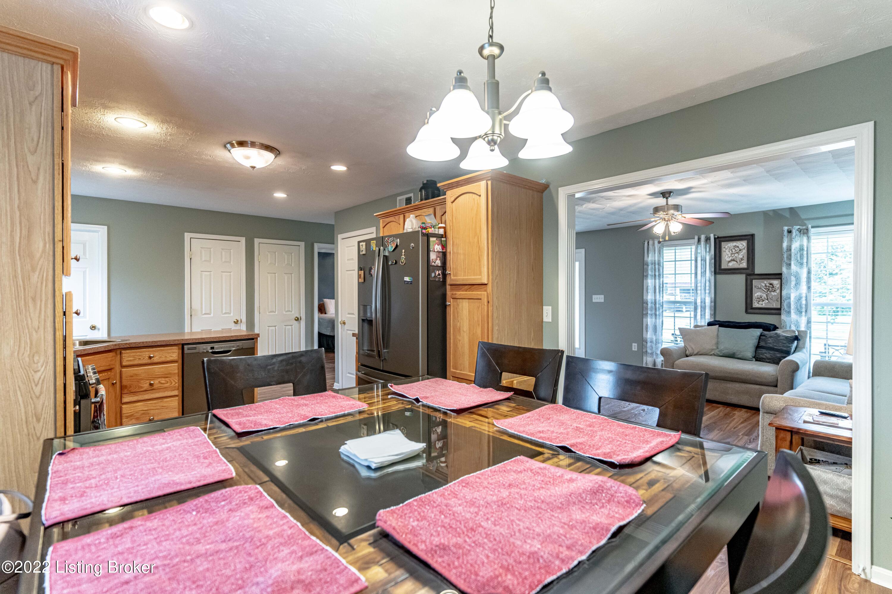6903 Barbrook Road Louisville, KY 40258 - Photo 10 of 81 DSC02628