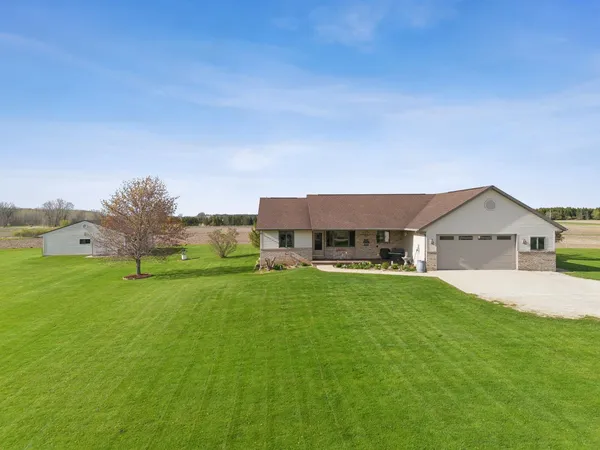$499,900 | W2150 Crosstown Road, Hilbert, WI 54129