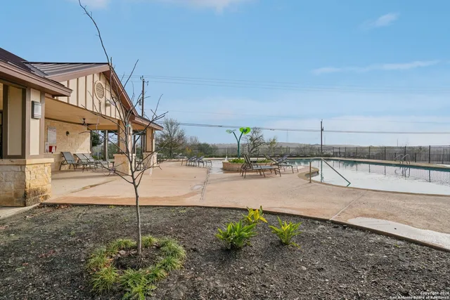 a view of a yard in front of house