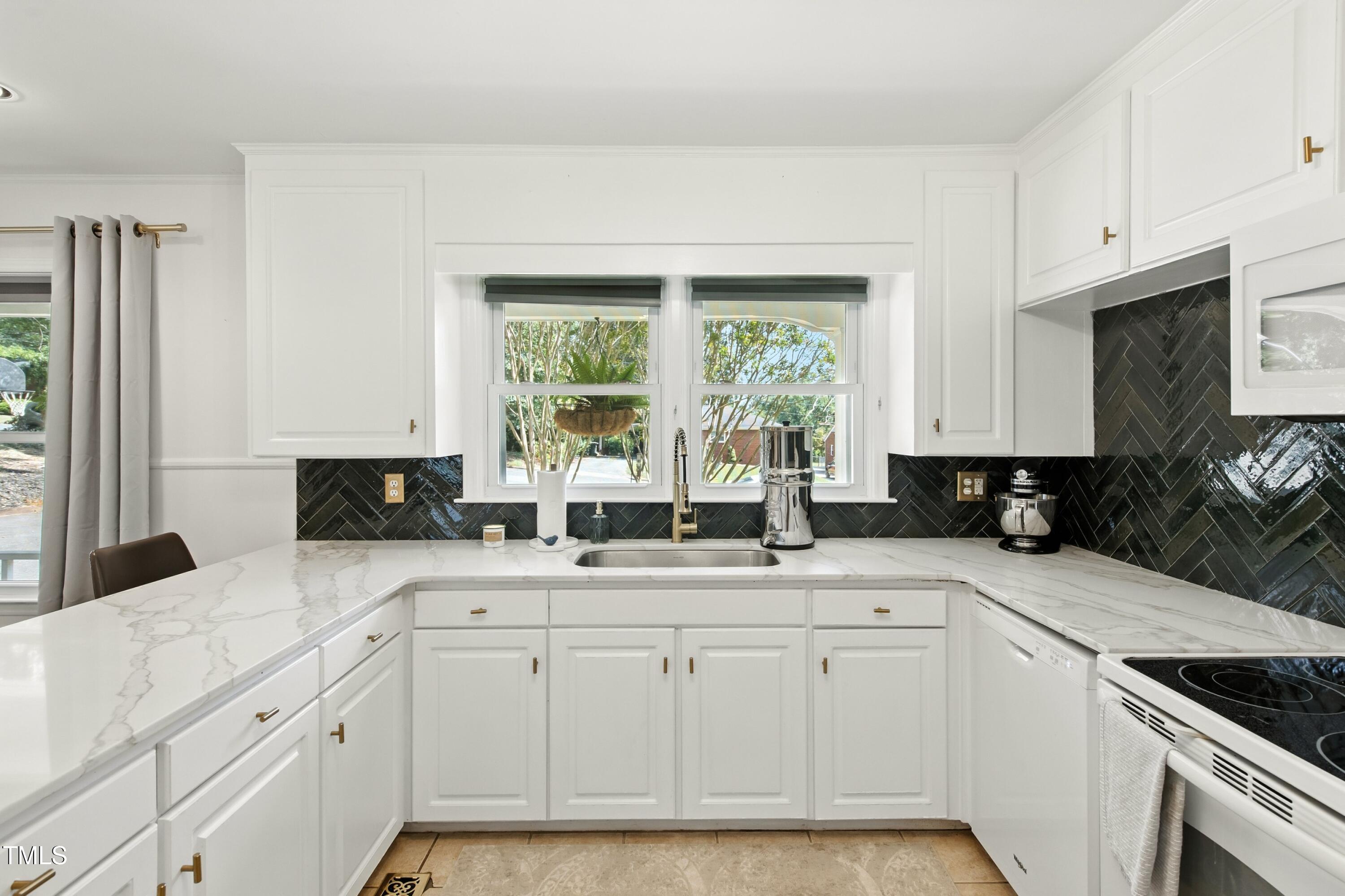 222 Gardiner Road Asheboro, NC 27203 - Photo 6 of 32 a kitchen with appliances cabinets and a sink