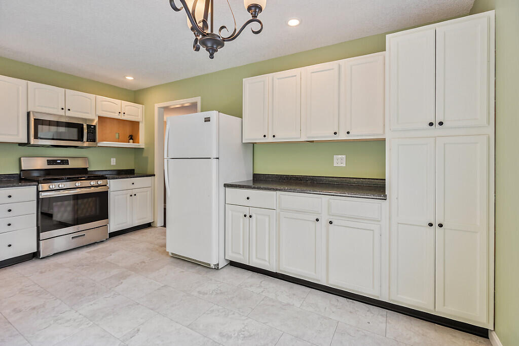 37 Gagnon Road Oakland, ME 04963 - Photo 8 of 47 8 kitchen