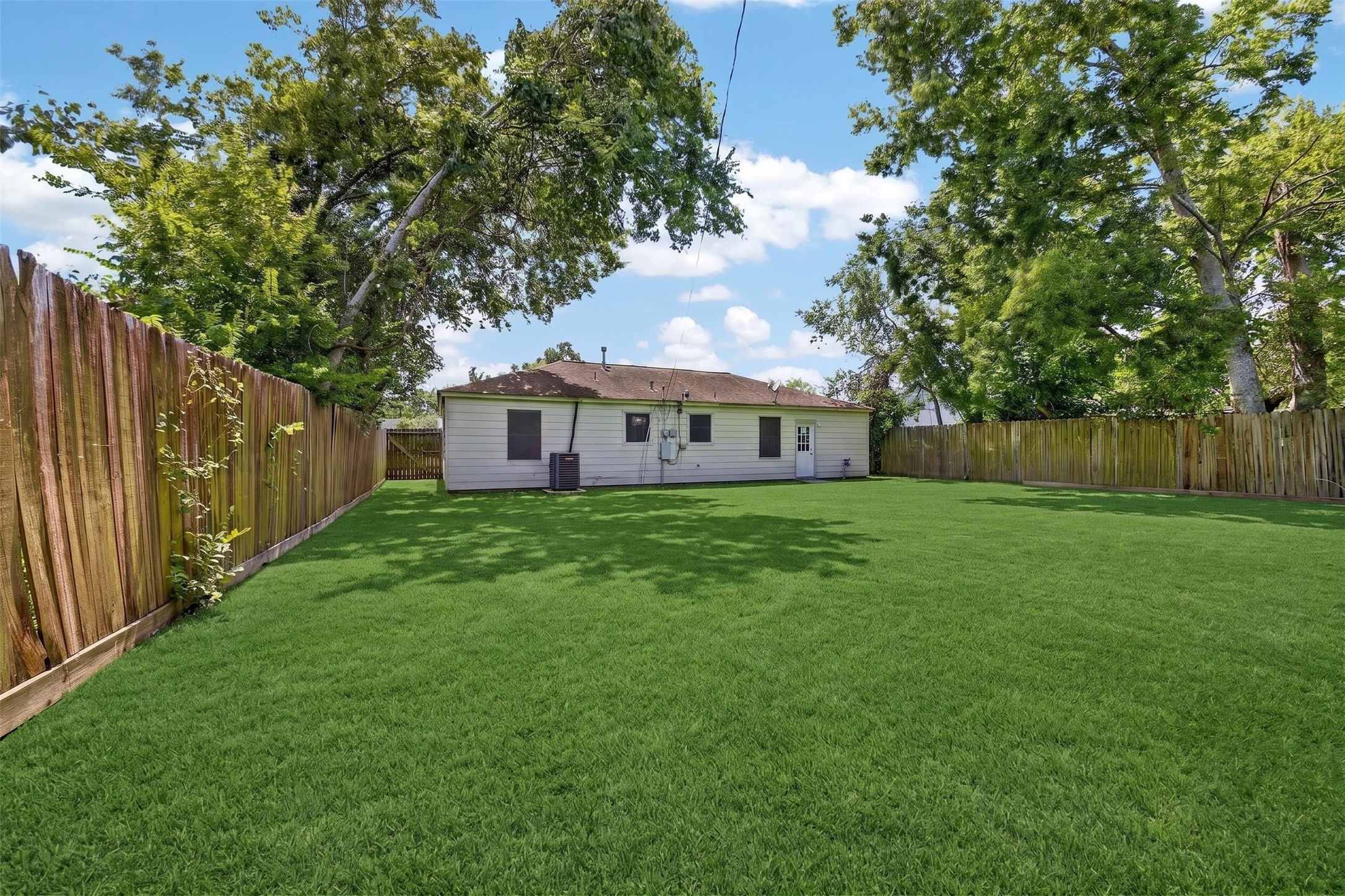 9211 Clearway Drive Houston, TX 77033 - Photo 33 of 34